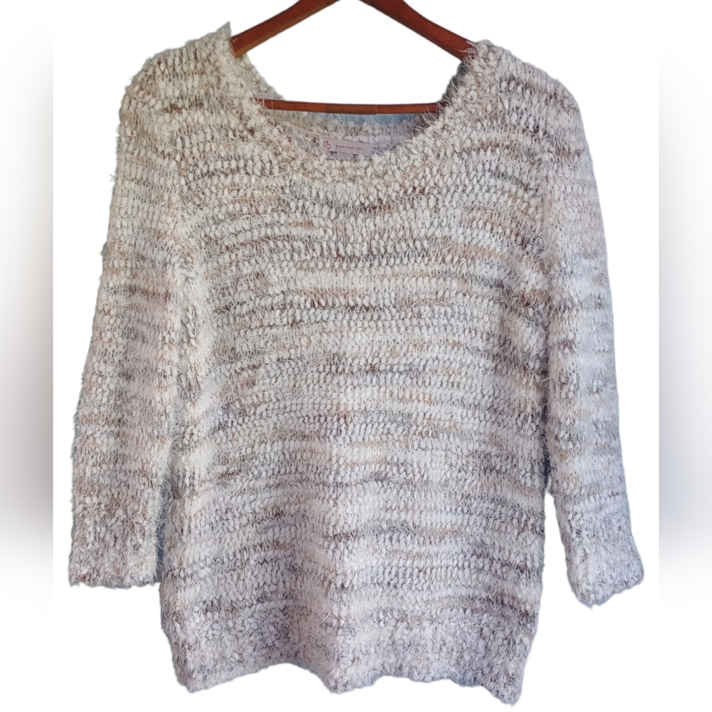 DB Dress Barn Womans Chunky Knit Sweater Size Medium Fuzzy 3/4 Sleeve White Tan
